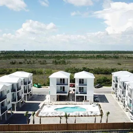 2 Bedroom Dog Friendly Cottage With Bunks, Sleeps 10, Heated Outdoor Pool, Walk To Beach