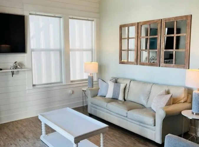 2 Bedroom Dog Friendly With Bunks, Sleeps 10, Heated Outdoor Pool, Walk To