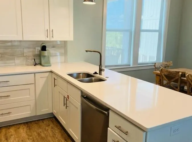 2 Bedroom Dog Friendly With Bunks, Sleeps 10, Heated Outdoor Pool, Walk To * Gulf Shores