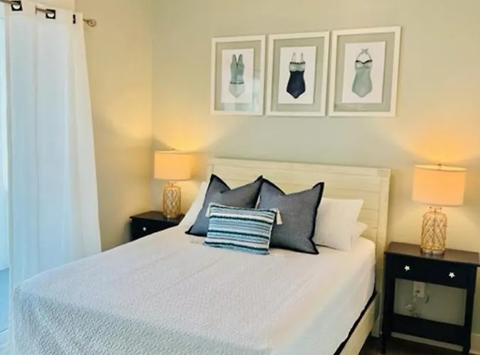 2 Bedroom Dog Friendly With Bunks, Sleeps 10, Heated Outdoor Pool, Walk To Gulf Shores