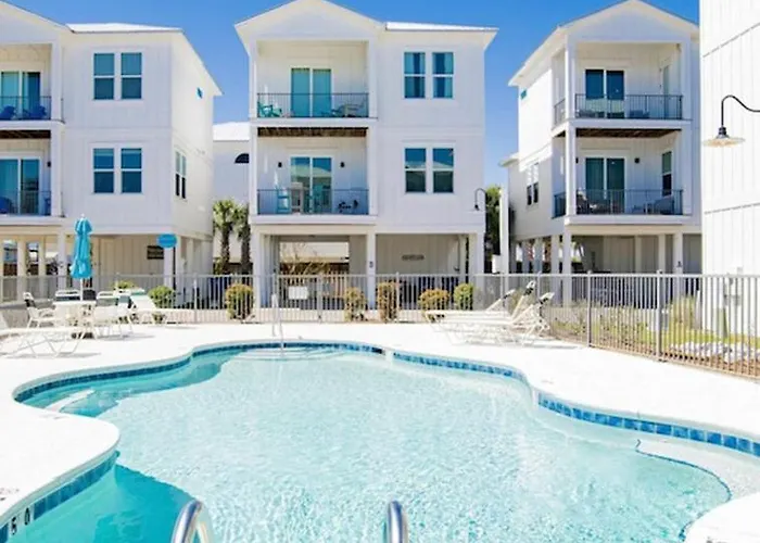 2 Bedroom Dog Friendly With Bunks, Sleeps 10, Heated Outdoor Pool, Walk To