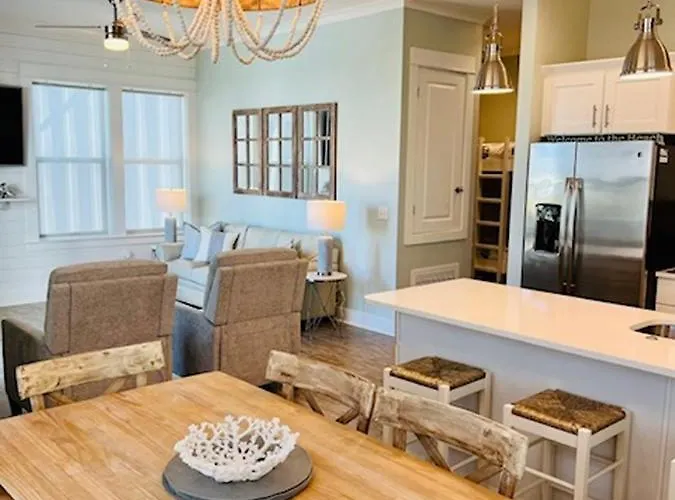 2 Bedroom Dog Friendly With Bunks, Sleeps 10, Heated Outdoor Pool, Walk To