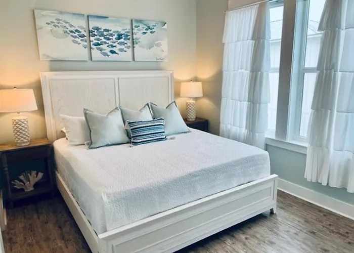 2 Bedroom Dog Friendly With Bunks, Sleeps 10, Heated Outdoor Pool, Walk To * Gulf Shores