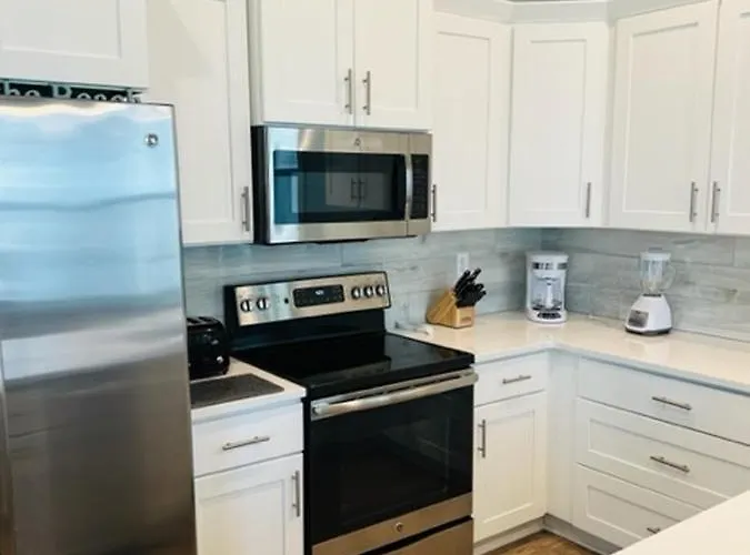 2 Bedroom Dog Friendly With Bunks, Sleeps 10, Heated Outdoor Pool, Walk To